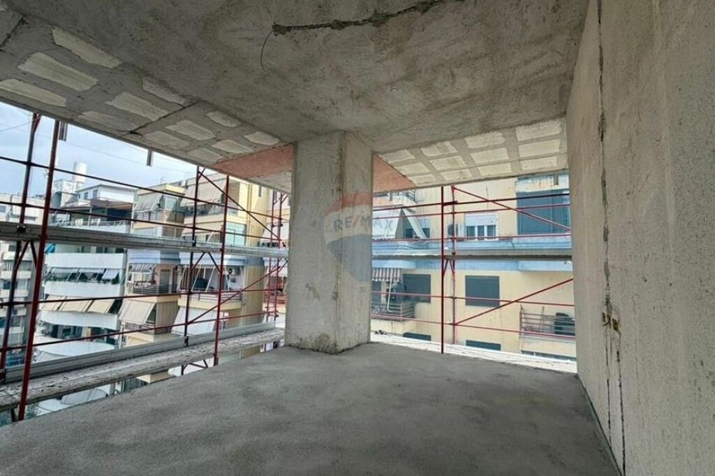 Shitet duplex te White Tower ID: 530181096-159