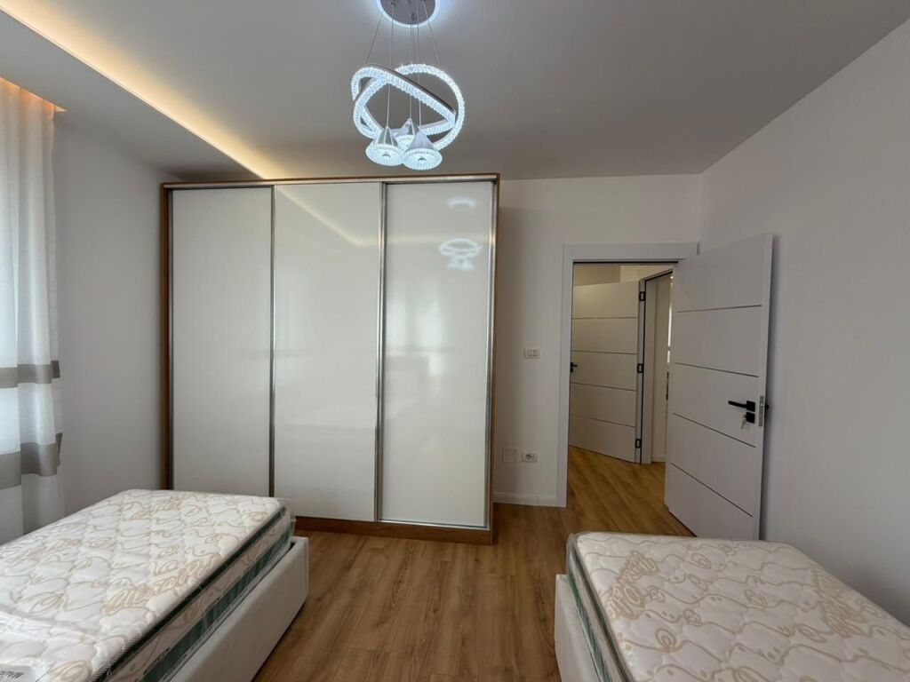 Apartament 2+1+2 per shitje tek Ish-Parku perball Delijorgjit.