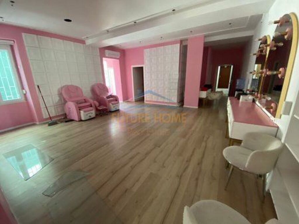 Qera, Njesi Komerciale, prane në Stadiumit Dinamo.