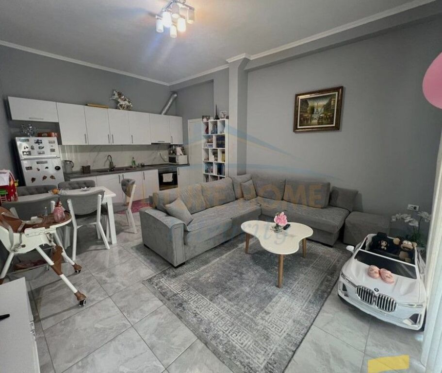 Shitet, Apartament 2+1, Fresku, Tiranë. 135,000 €