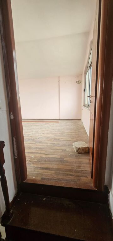 SHITET APARTAMENT 3+1 ME PISHINE PLAZH DURRES