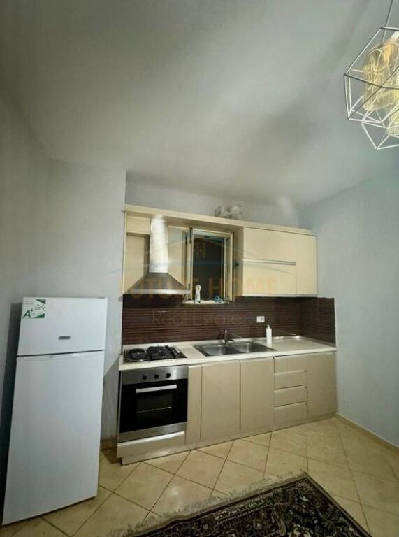 Affitto, Appartamento 1+1, Fresk, Tirana.
