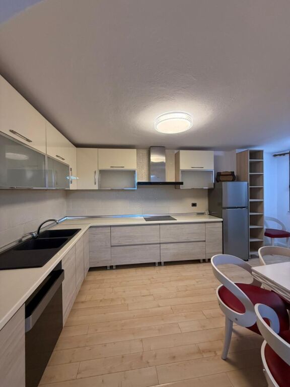 Vendesi in vendita 2+1 in Via Elbasani