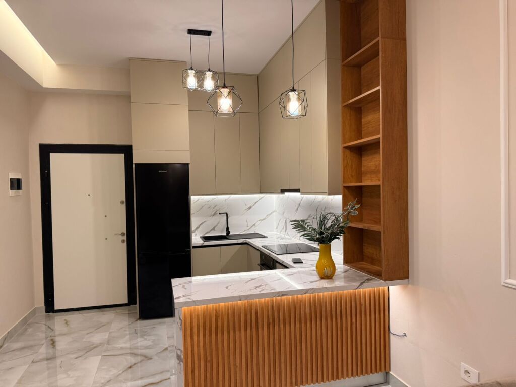 🏢Kodra e Diellit,prane Pasticeri Dumrea jepet me qera apartament1+1,i mobiluar 55,000Leke