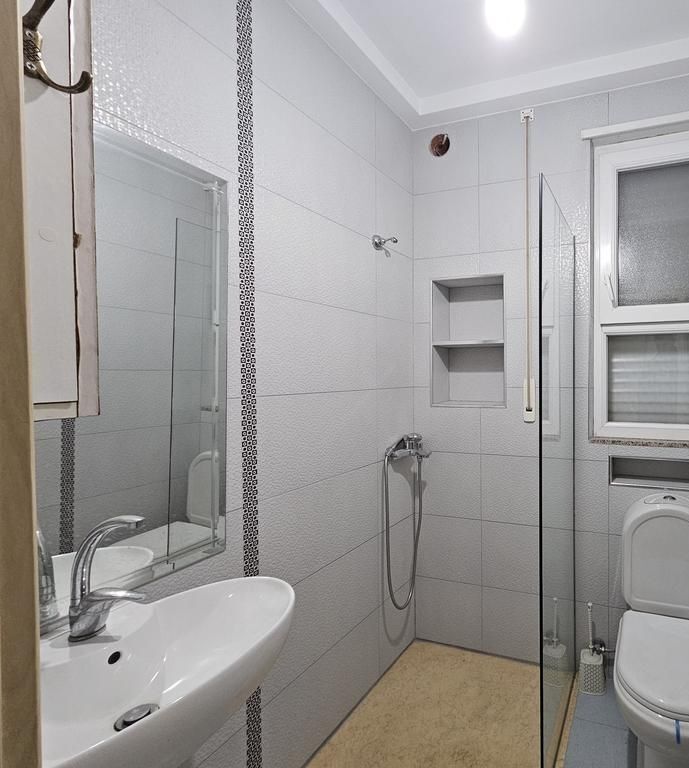 Shitet apartament 2+1+2