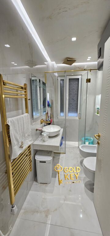 SHITET APARTAMENT LUXURY 2+1+ BALLKON PLAZH DURRES