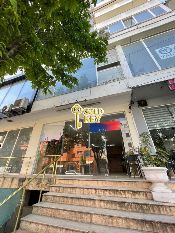 🏢 SHITET AMBIENT BIZNESI (Pranë Spitalit, Durrës)