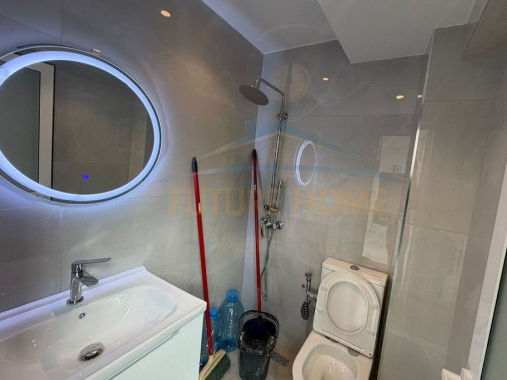 Shitet, Garsoniere, Medreseja, Tiranë.