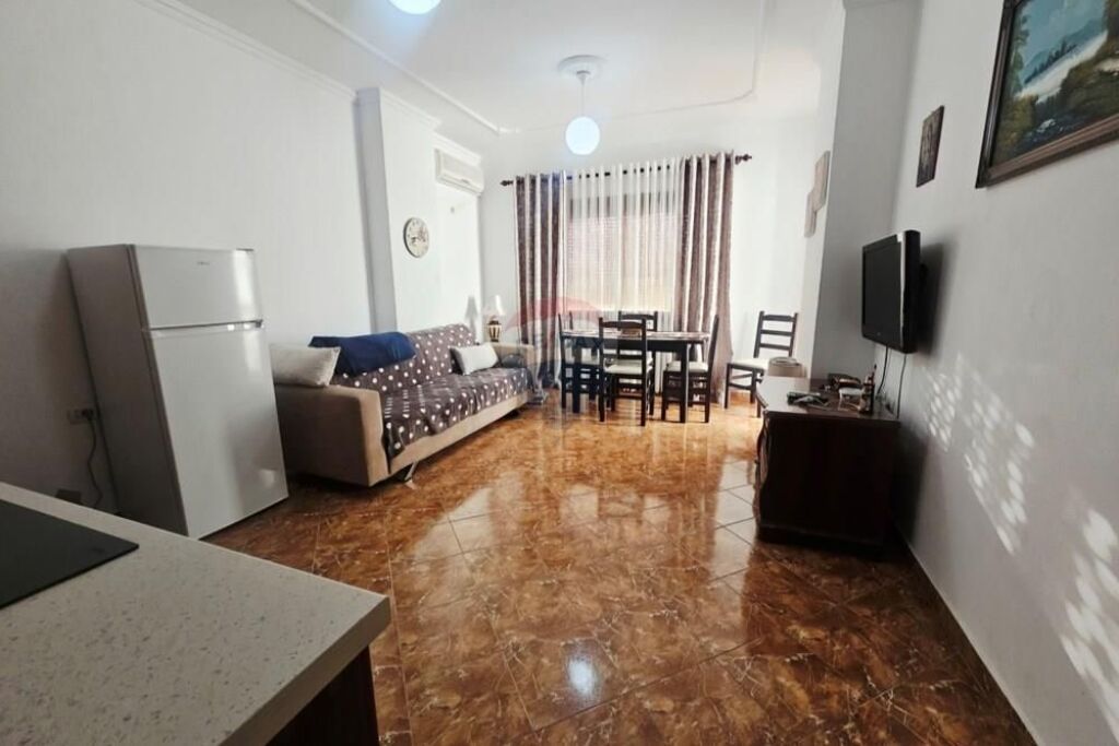 Jepet me qira 1+1 te mbikalimi Kristal