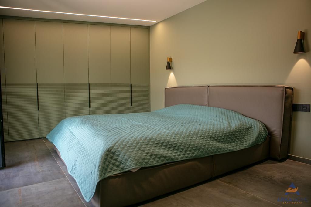 SHITET PENTHOUSE LUKSOZ 3+1+VERANDE+2 POSTE PARKIMI "LIQENI ARTIFICIAL" 850.000 EURO BASHKE ME POSTET E PARKIMIT