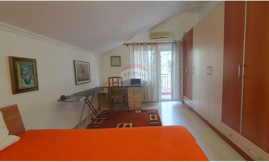 Jepet me qira apartament - Komuna e Parisit