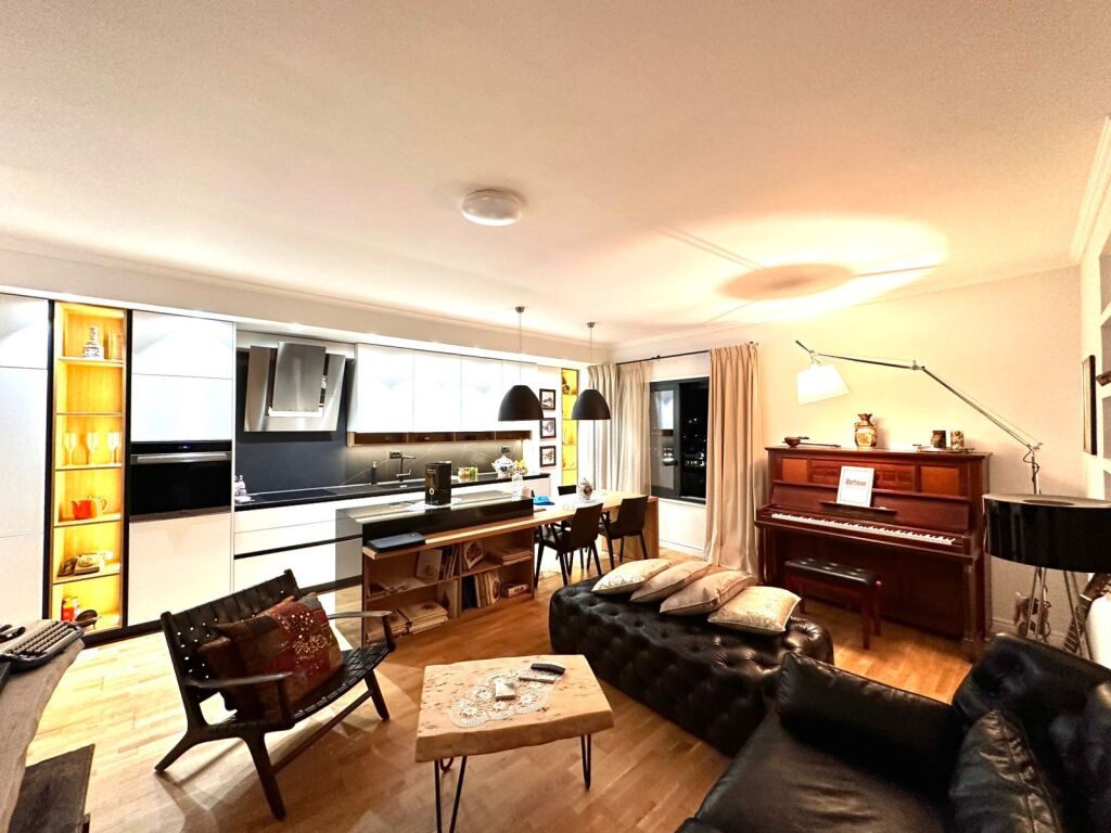 Shitet, Apartament 2+1+2, Rruga e Barrikadave, Tirane Empire67880