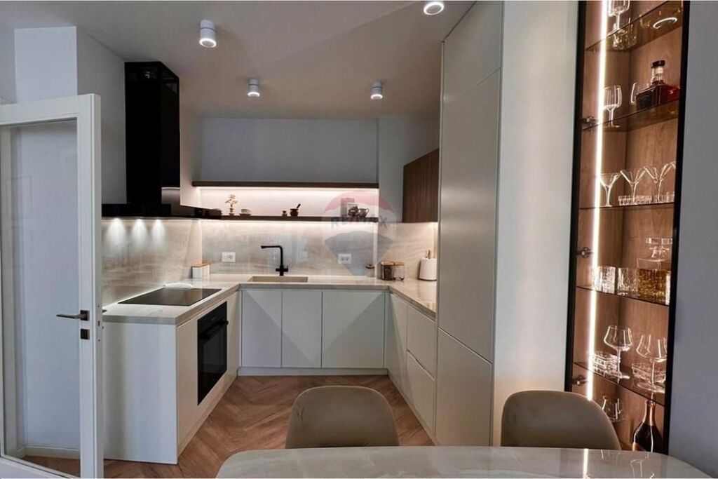 Appartamento 3+1+2 in vendita a Lake View!