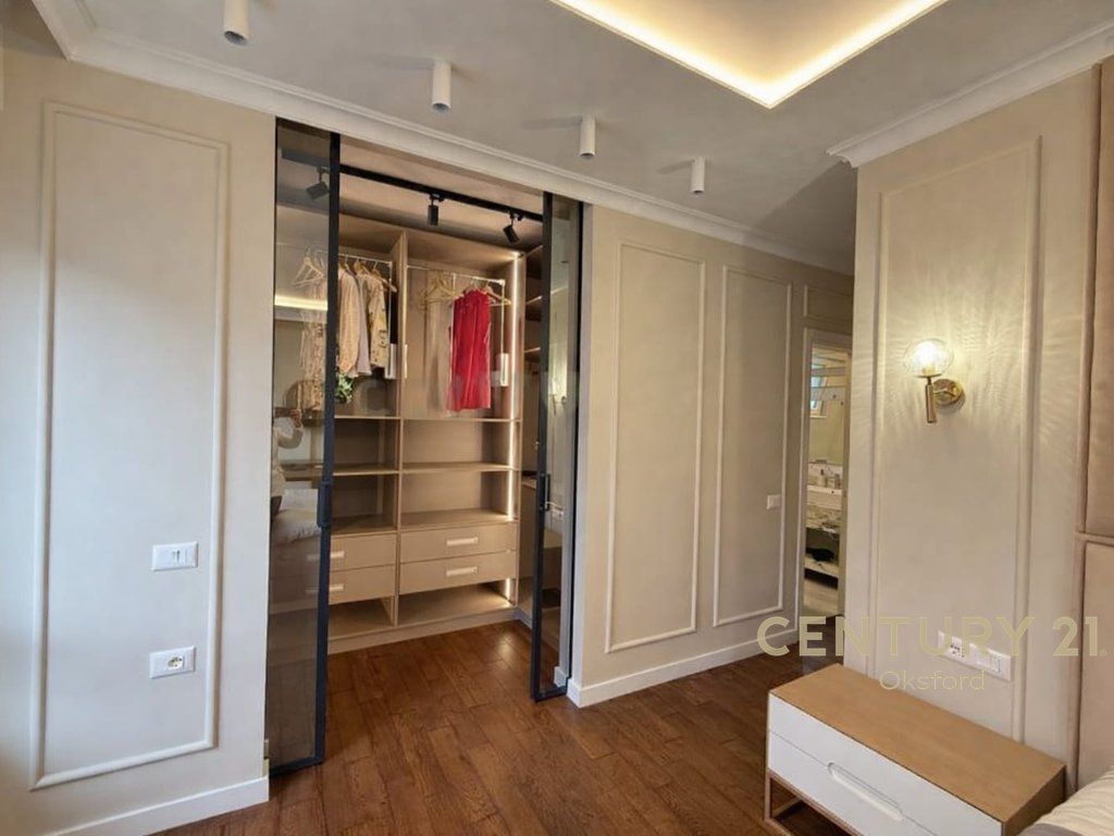 Apartament 3+1+2+Parkim per qira te Liqeni i Thate