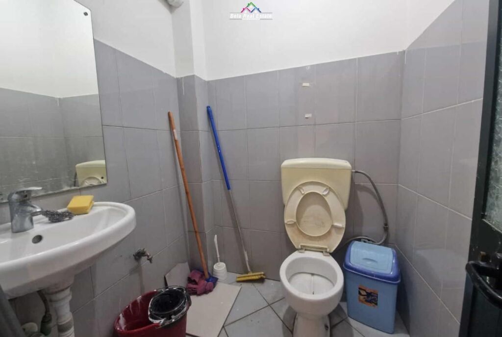 Dyqan Me Qera Tek Brryli ( ID BD21879)Tirane