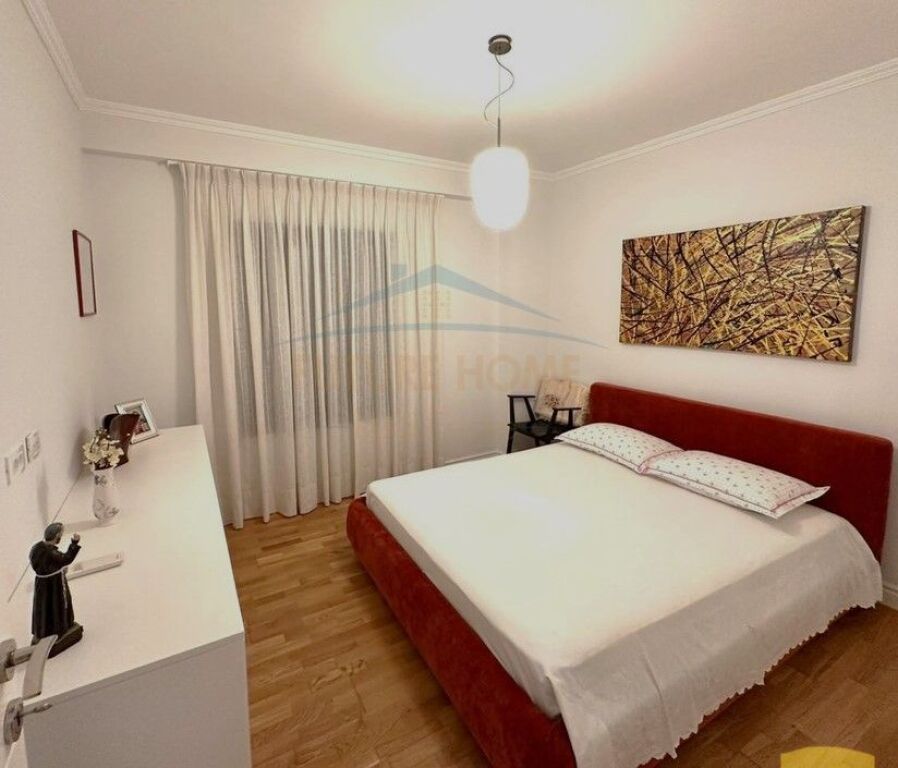 Shitet, Apartament 2+1+2, Rruga e Barrikadave, Tirane 350,000 €