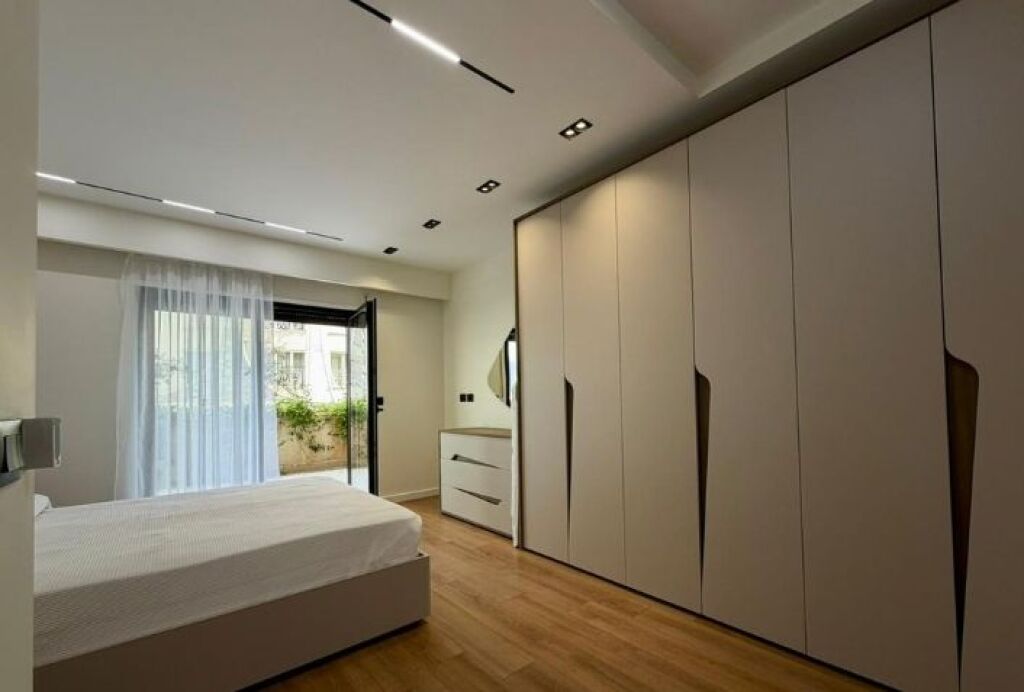 APPARTAMENTO MODERNO 2+1+2+PARCHEGGIO