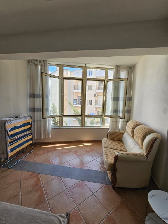 SHITET GARSONERE NE GOLEM PRANE MIAMI II