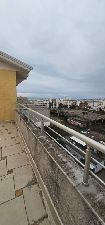 SHITET APARTAMENT 3+1 ME PISHINE PLAZH DURRES