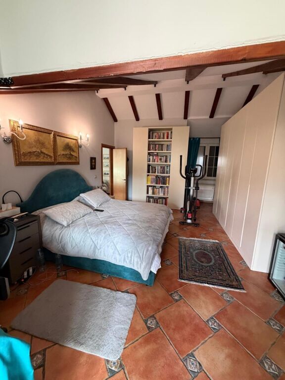 Shitet vilë 2-katëshe në Qerret