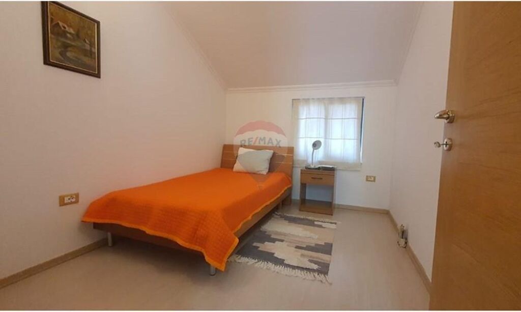 Jepet me qira apartament - Komuna e Parisit