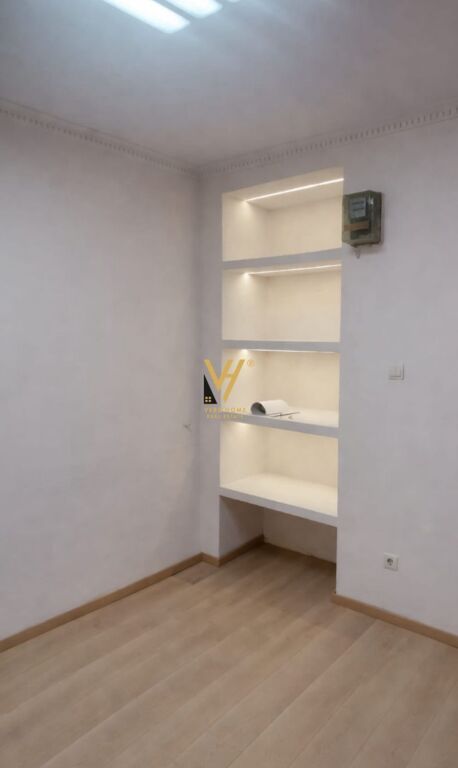 SHOP 11 M2 FOR RENT ON MINE PEZA STREET 32,000 LEKE