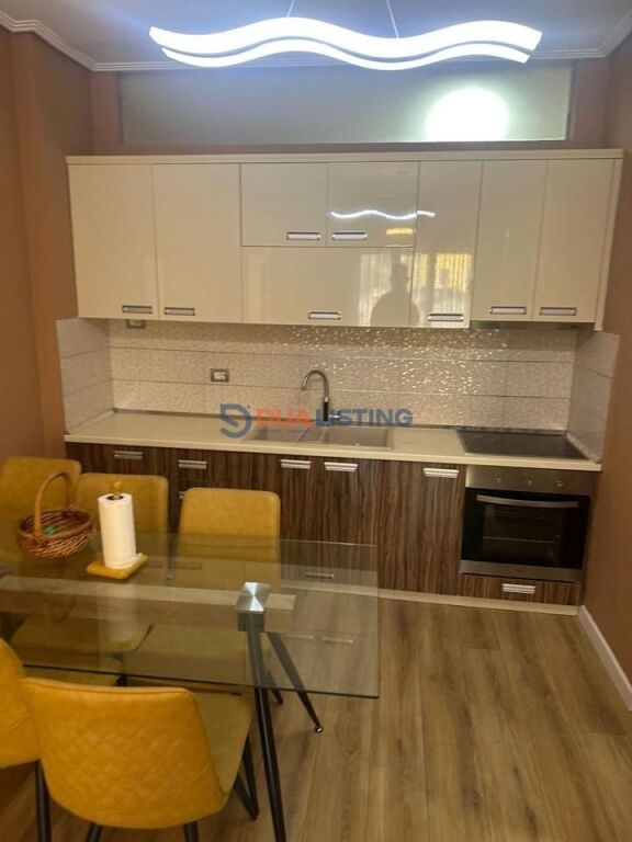 Ofrojme Apartament 2+1 me qira prane Kopshtit Zoologjik