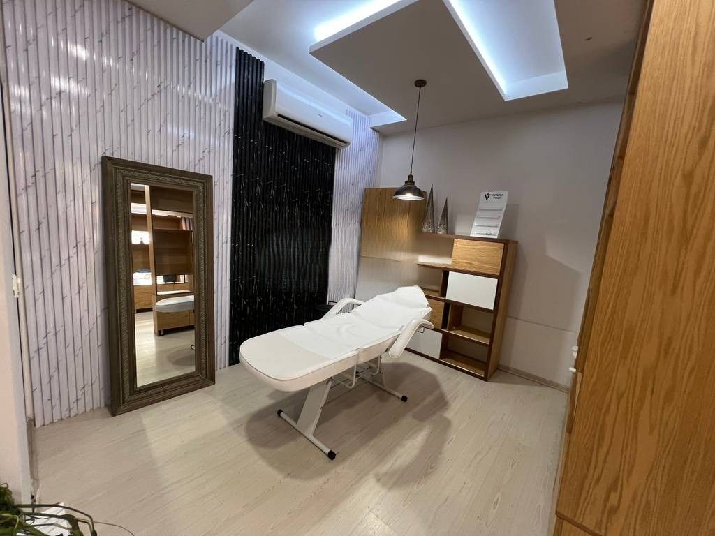 Ambient Komercial per Qira tek Pallati me Shigjeta 800 € /Muaj