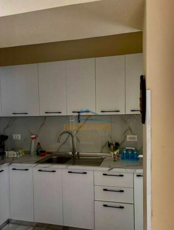 Qera, Apartament 1+1, Shkolla e Bashkuar,Tiranë 400 €