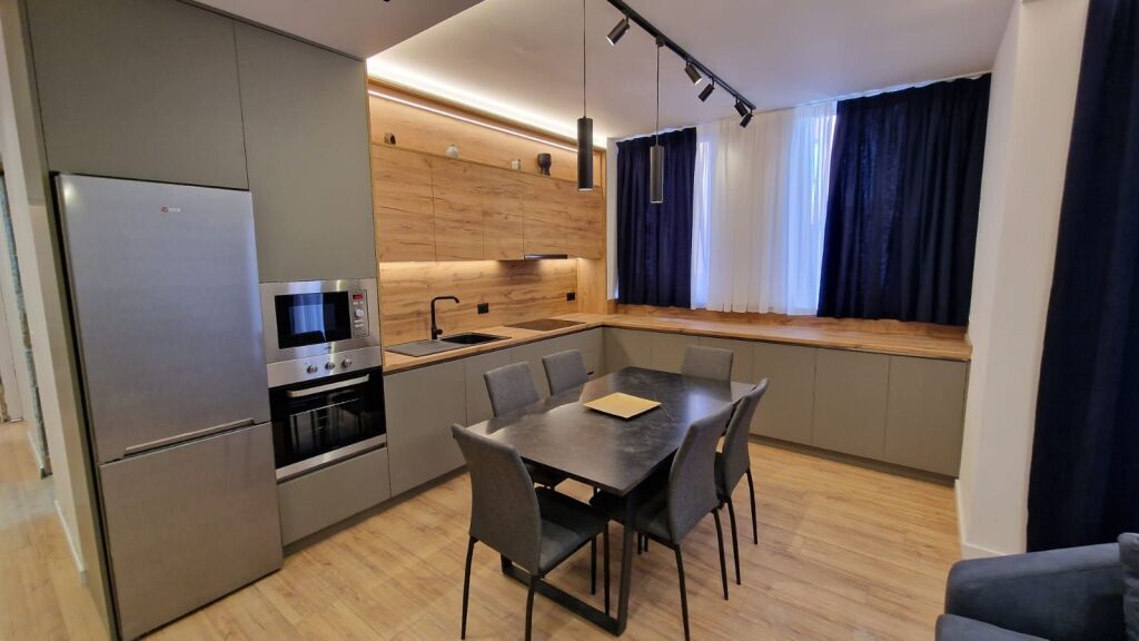 Appartamento 2+1+2 per qirq te Bulevardi i Ri