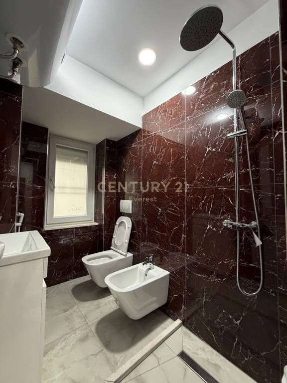 Apartament 2+1 me qira te Pediatria, në Rrugën Kongresi i Manastirit.