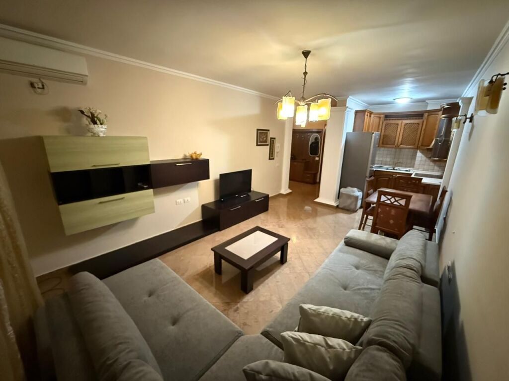 📣 QERA Apartament 1+1 📍 Prane Gjimnazit "Petro Nini Luarasi" ✨  💶 Cmimi 60.000 Leke/Muaj