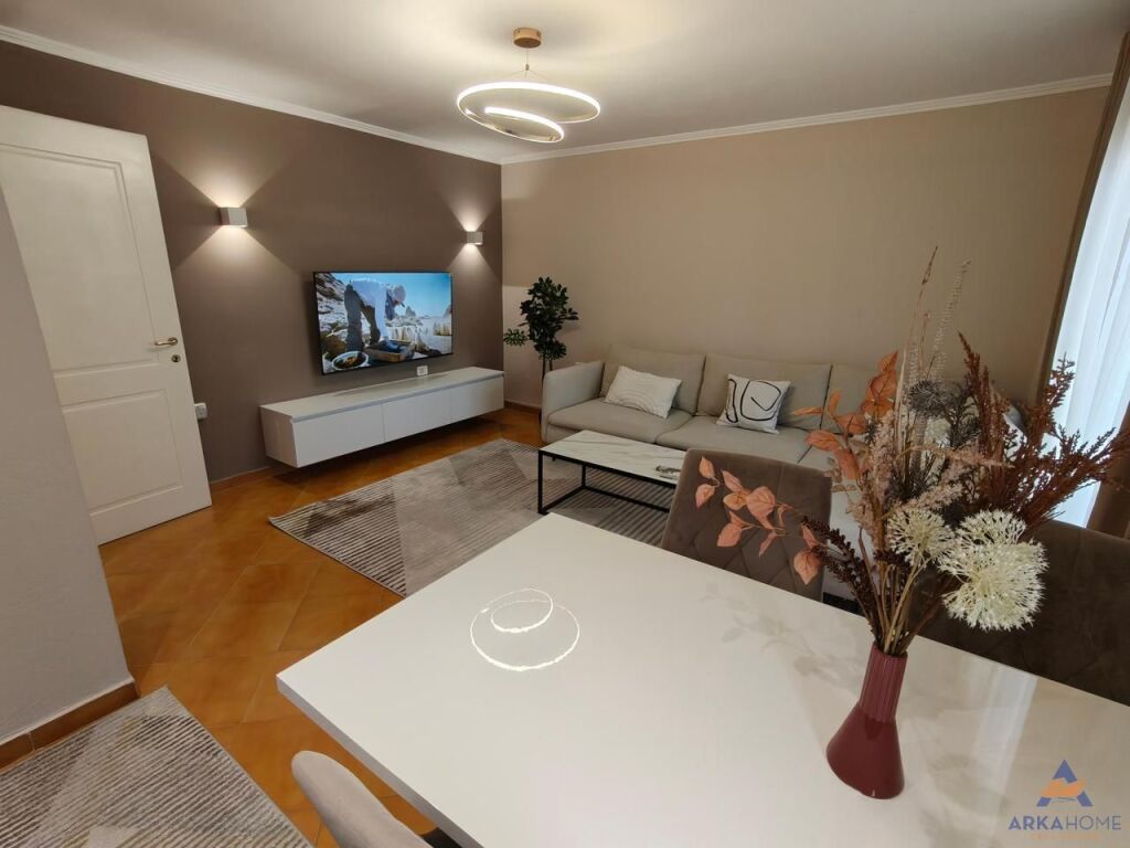 SHITET APARTAMENT 1+1 "RRUGA GJON BUZUKU,PRANE VILA GOLD" 145000 EURO