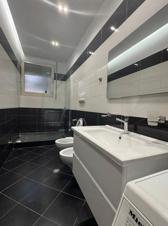 APARTAMENT 2+1 me verandë për Qira