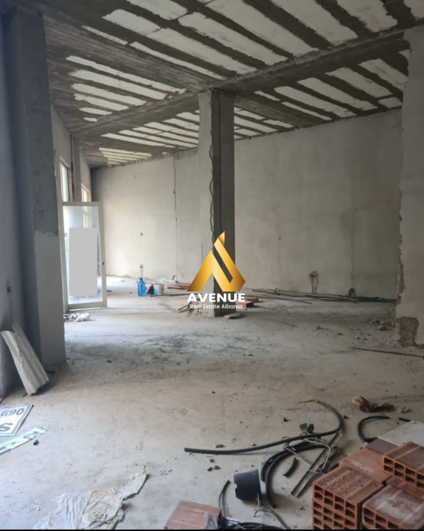 AMBIENT NË SHITJE – LIQENI I THATË, PRANË RADISSON, TIRANË