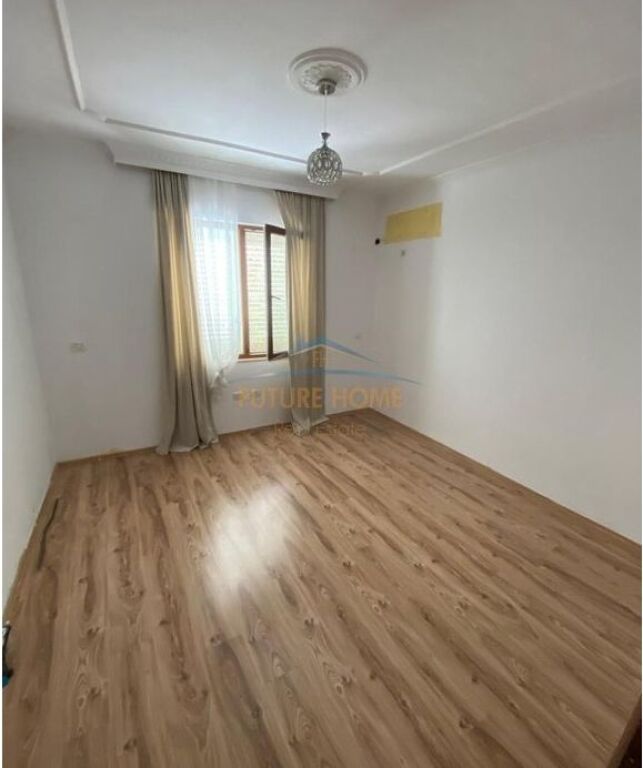 In vendita, appartamento 2+1+1, Ali Demi, Tirana.