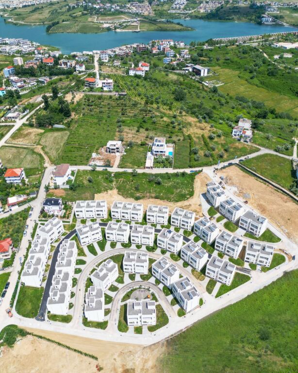 🔥 SHITET VILE ME HIPOTEKE🔥  🔑 Pranë Liqenit të Farkës dhe Sauk!