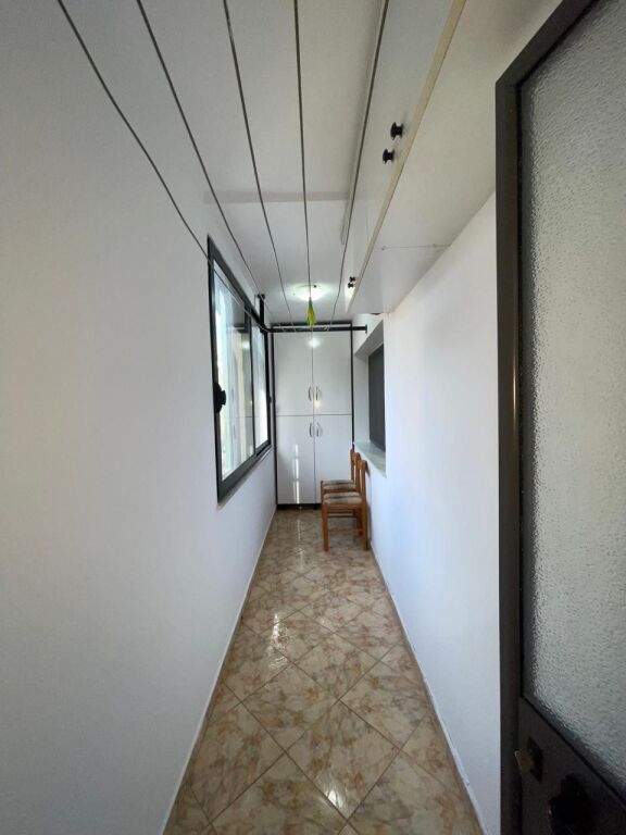 Super 2+1 me kuzhine te vecuar te Shkolla e Baletit per shitje