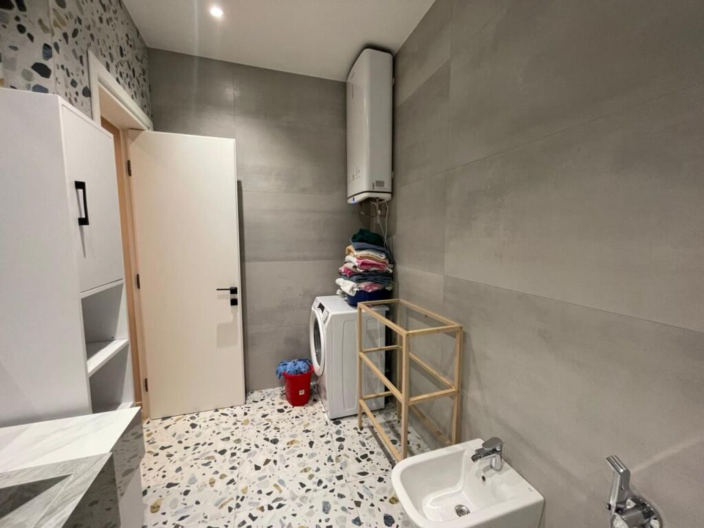 Jepet me qera apartament 1+1 pranë Radisson 🏡