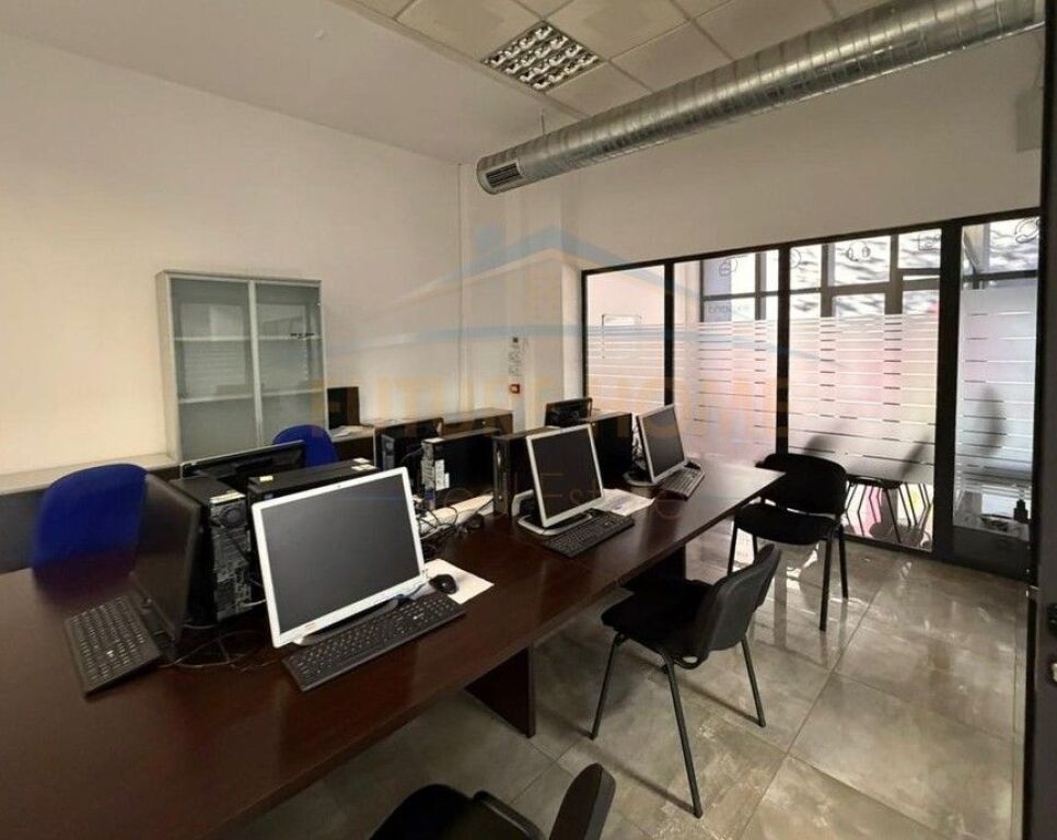 Qera, Ambient biznesi, Selvia, Tiranë.