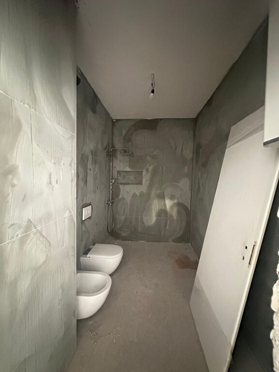 Shitet Apartament 2+1