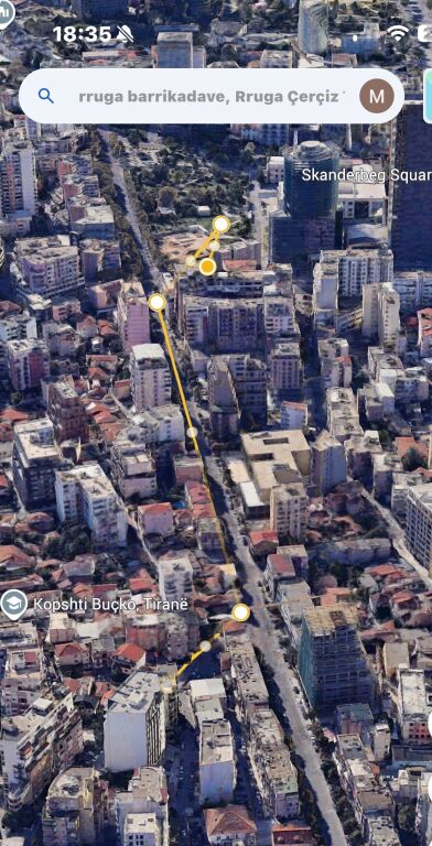 Shitet Ambient Biznesi Rruga e Barrikadave