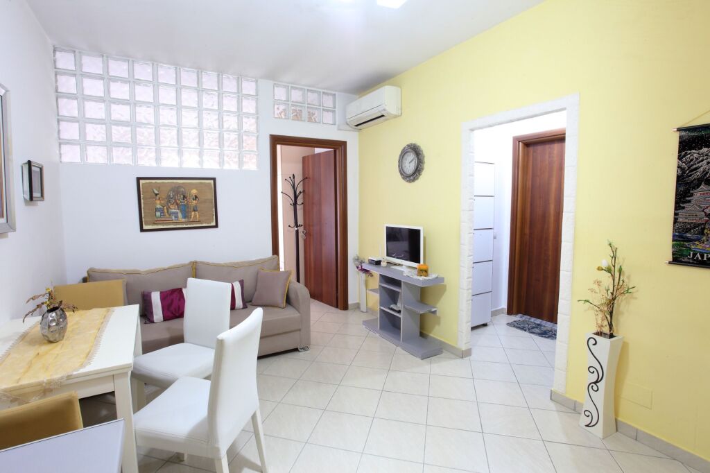 STUDIO APARTMENT CONVERTED INTO 1+1 FOR RENT NEAR BAR SANTANA !!