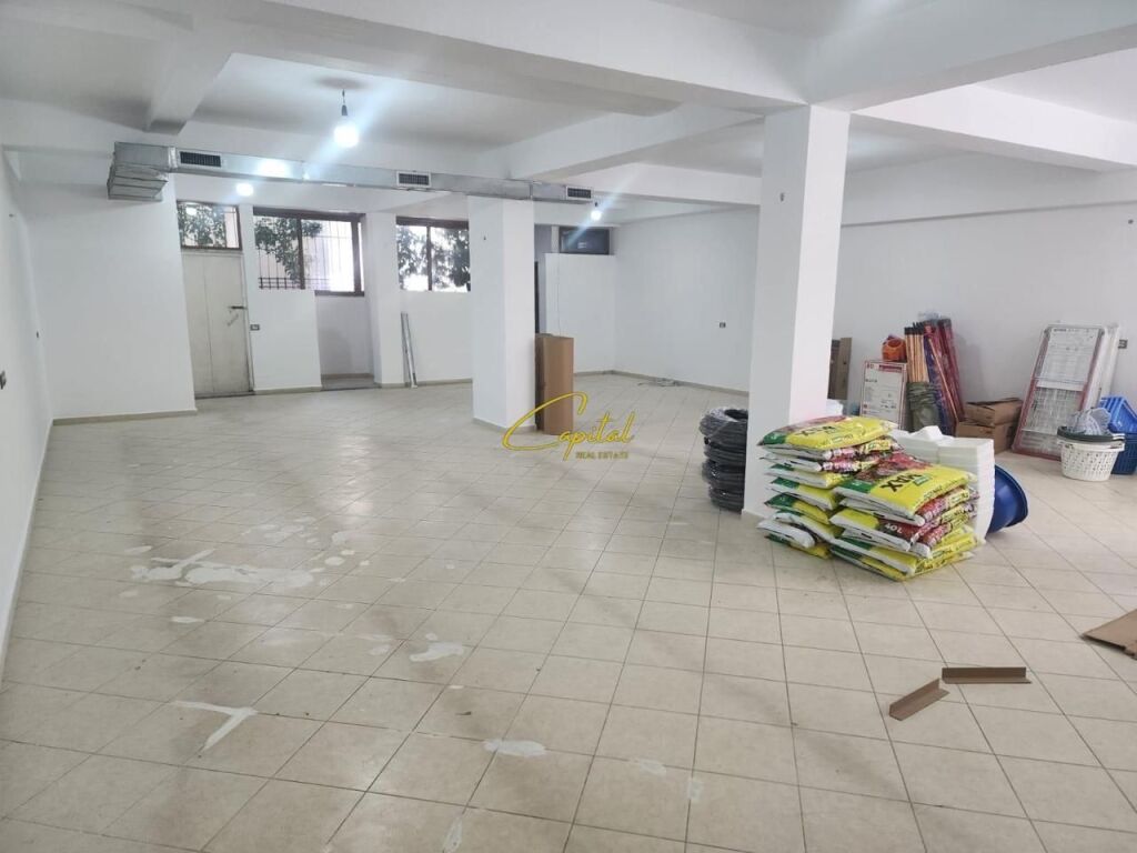 SHOP FOR RENT 115 M2 DIBRA STREET 100,000 LEKE