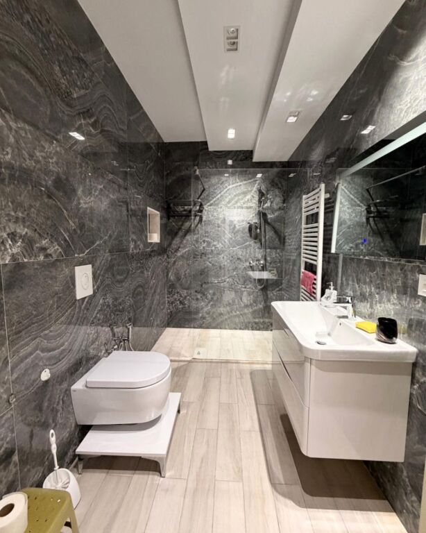 Shitet Apartament 2+1 Durres prane Ish Urt