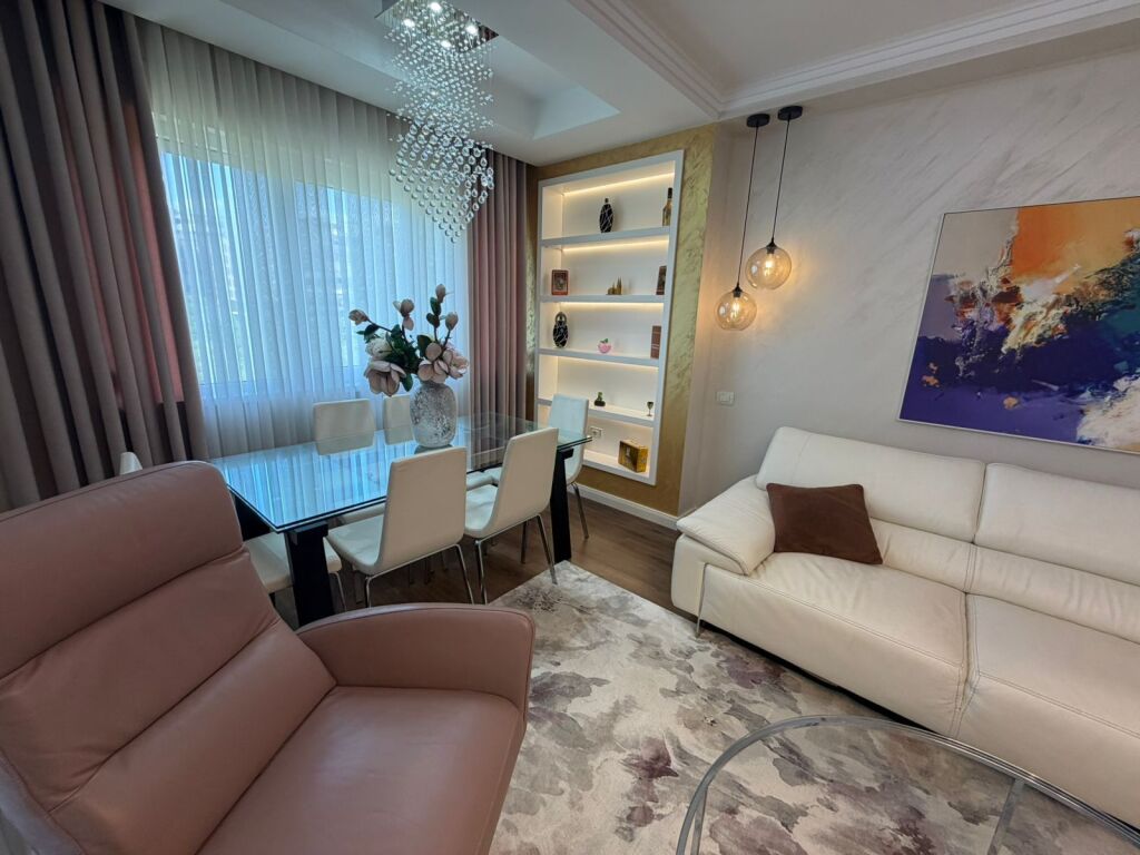 Shitet apartament 2+1 pranë Liqenit të Thatë