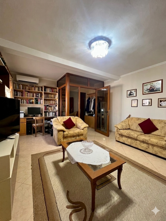 Apartament 2+1 në Elbasan me Panel Diellor, Prane Parkut