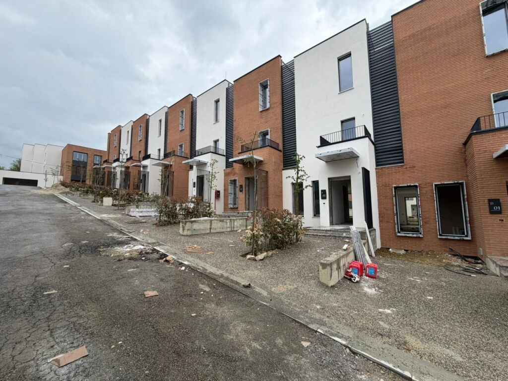 🏡 Shitet Dupleks modern pranë TEG! ✨Dupleks me oborr privat