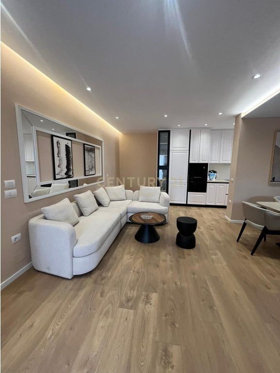 APARTAMENT 2+1+2+POST PARKIMI NE SHITJE, RRUGA E DURRSIT!