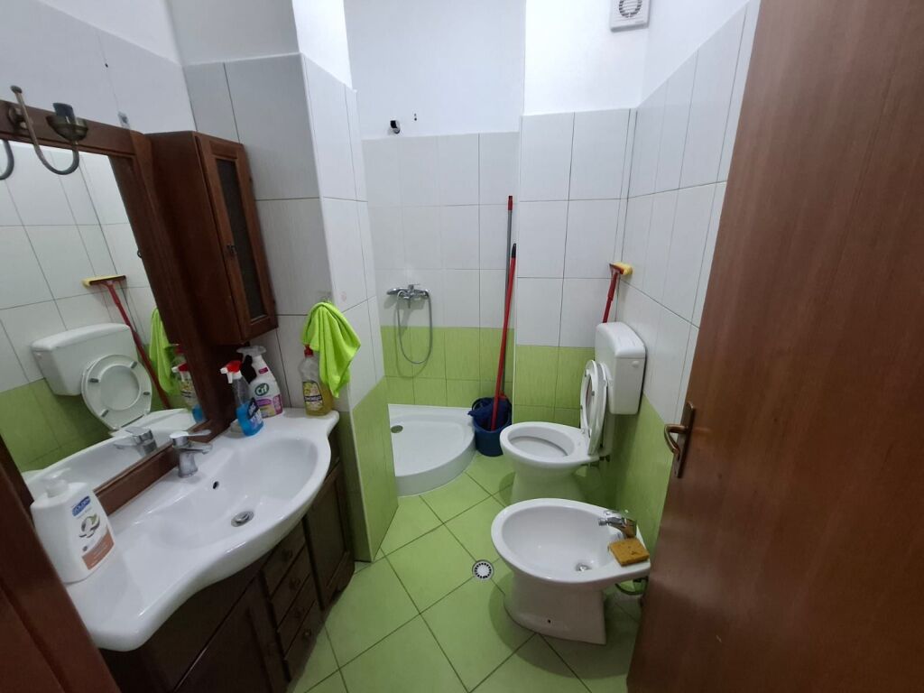 Jepet me Qera Apartament 2+1+2 Lagja 17 Ne Durres